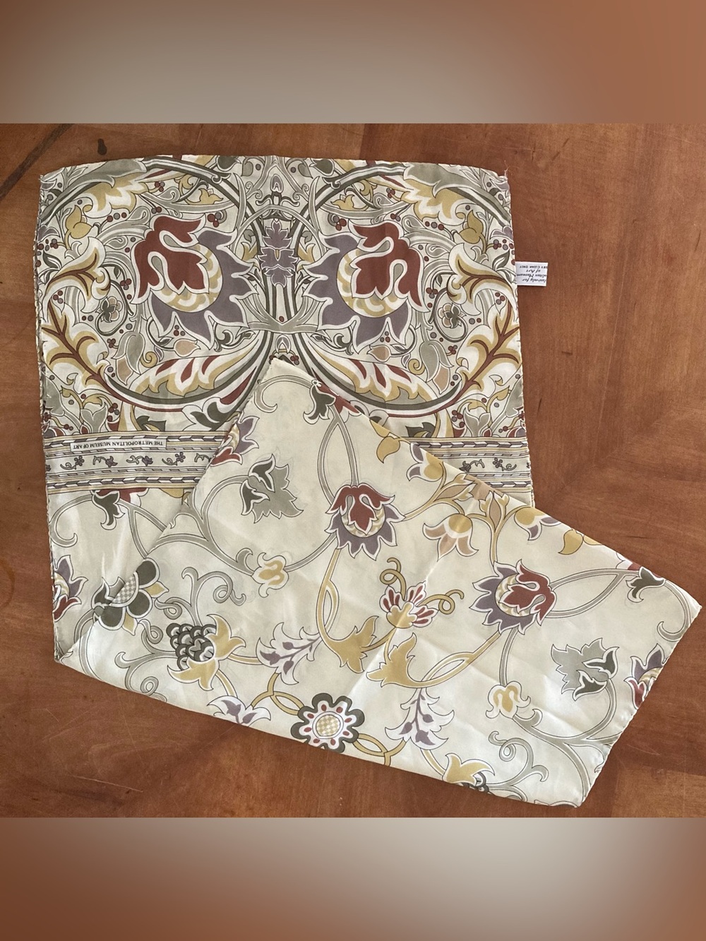 Exclusive Vintage Metropolitan Museum of Art women’s scarf